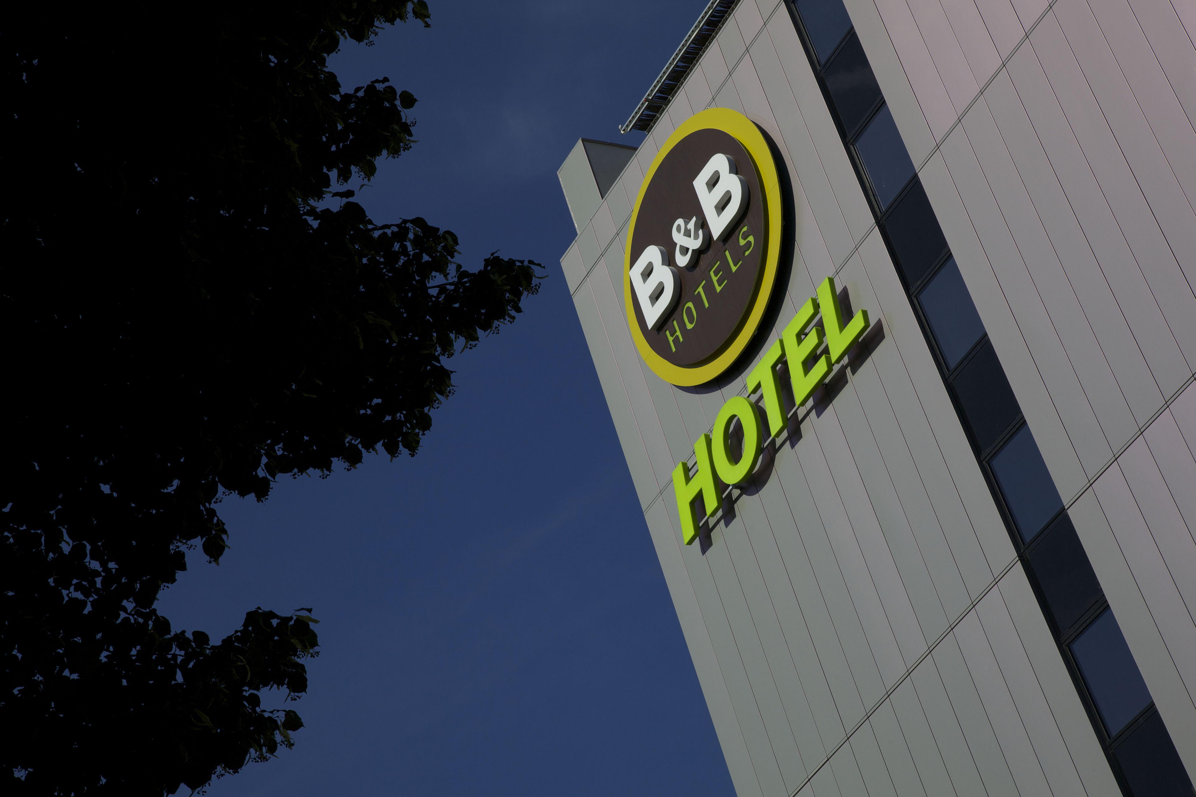 Porte Des Lilas Hotel Paris