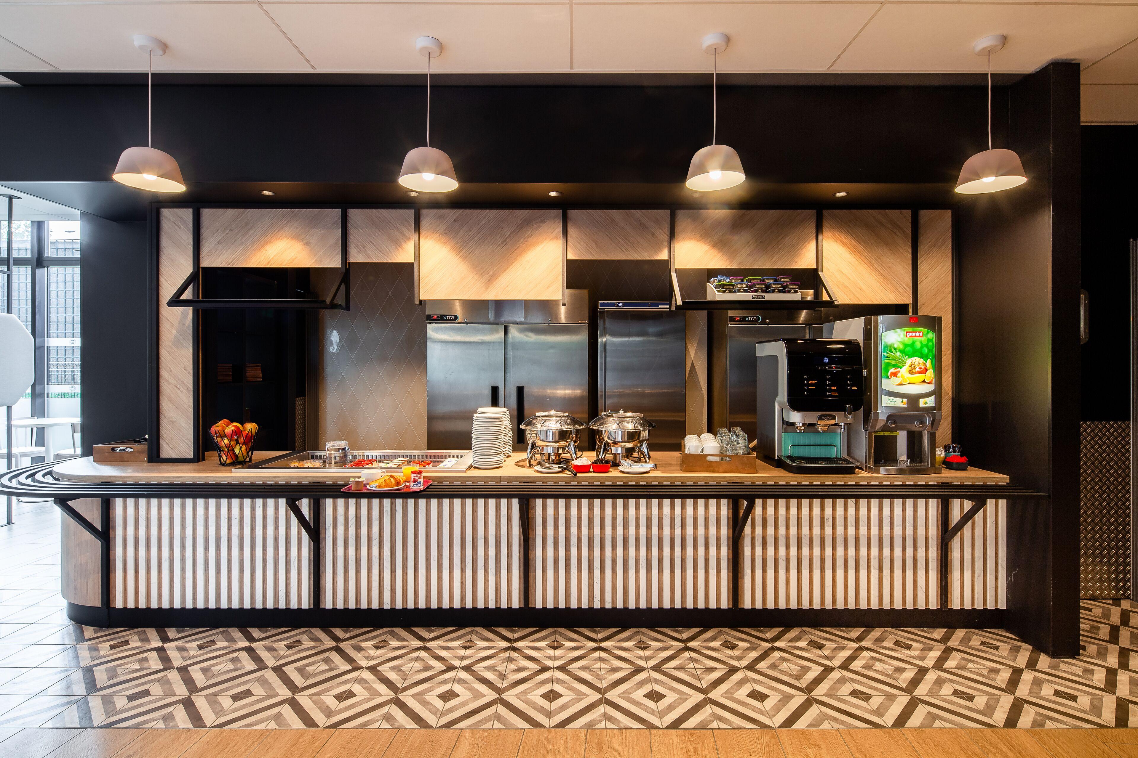 Porte Des Lilas Hotel Paris