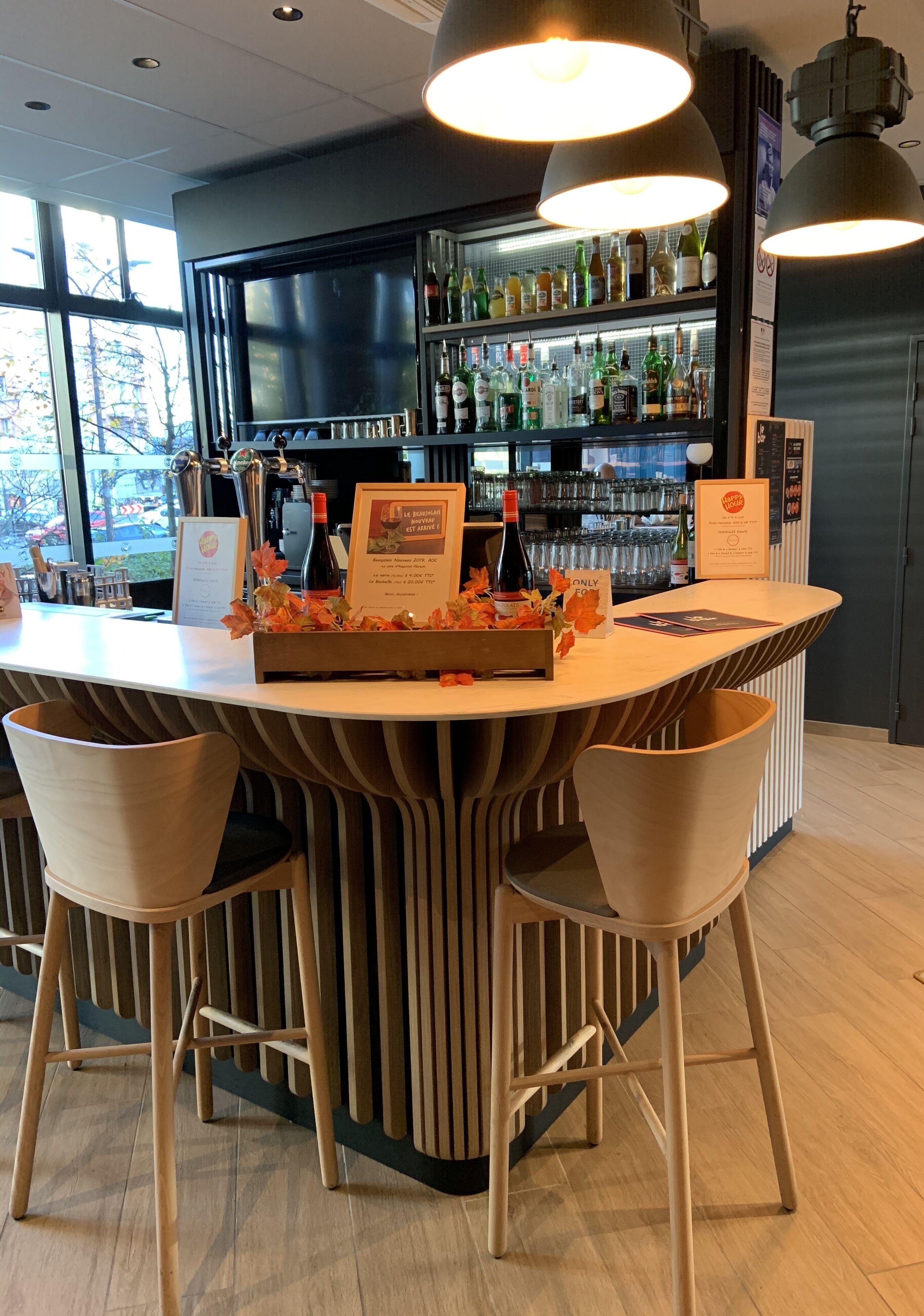 Hotel Porte Des Lilas 2*