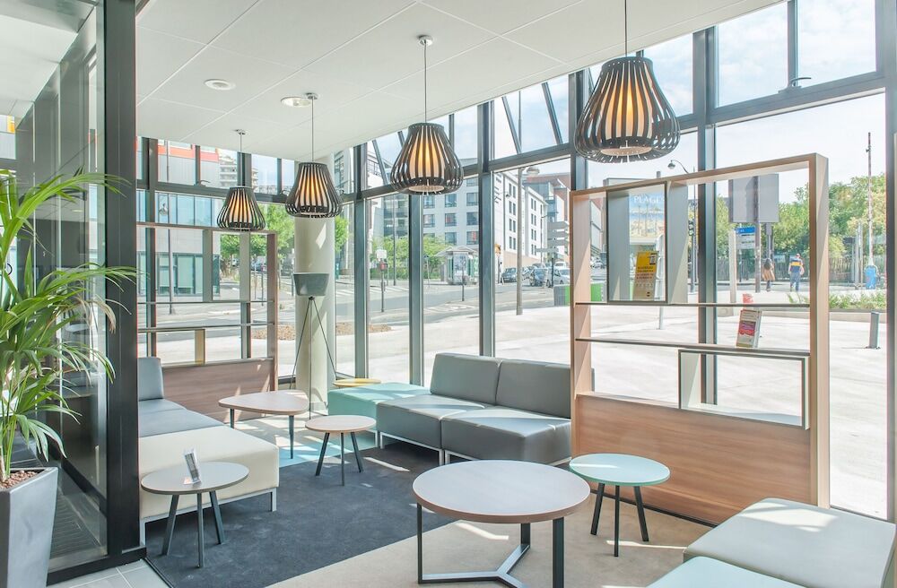 Porte Des Lilas Hotel Paris